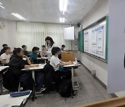 수능 고사장 난입한 아이돌 극성팬…경찰 출동