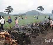 제주, 강풍에 체감온도 낮아 쌀쌀…아침까지 가끔 비