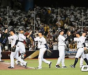 일본, 쿠바에 1점 차 승리→조 1위 슈퍼라운드 진출...대만, 호주 잡으면 한국 탈락 확정