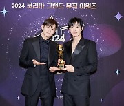 동방신기, 20년간 지킨 정상…레전더리 아티스트상 수상