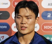 인터뷰하는 축구대표팀 오현규