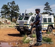 SOUTH AFRICA ILLEGAL MIGRANTS MINE BLOCKADE