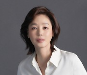 김성령, ♥김원해와 베드신 편집됐다…"셔츠 벗기고 키스했는데 아쉬워" ('정숙한세일즈')[인터뷰②]