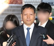 굳은표정으로 법정 향하는 구영배 대표