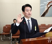 선서하는 박장범 한국방송공사 사장 후보자