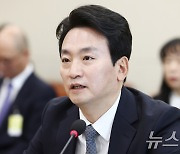 파우치 표현 관련 질의 답변하는 박장범 후보