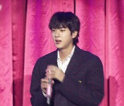 BTS 진, 쇼케이스로 본격 솔로 활동..."함께할 때 더 큰 행복"