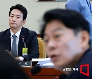 [포토] 자료 요청 발언 듣는 박장범 후보자