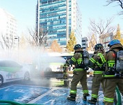 [사진뉴스]  대전시, 둔산소방서와 전기차 화재 대비 소방 훈련