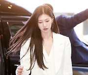 [ET포토] 정소민, '겨울 바람을 가르며'