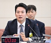 [포토]인사청문회서 답변하는 박장범 한국방송공사 사장 후보자