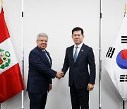 한·페루, 지상장비·잠수함·KF-21 등 육해공 MOU