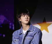 “함께 행복해야 더 행복”… BTS 진, 전역뒤 첫 쇼케이스