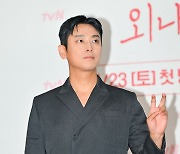 주지훈,'독특한 브이 포즈' [사진]