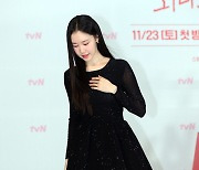 블랙 초미니 김예원 ‘조심조심’