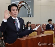 증인 선서하는 박장범 한국방송공사 사장후보자