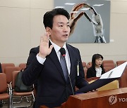 증인 선서하는 박장범 한국방송공사 사장후보자