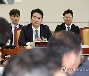 의원 질의에 답변하는 박장범 한국방송공사 사장후보자