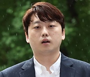 박단 “내년 의대 신입생도 휴학 전망…의료대란 해결 10년 걸릴 수도”