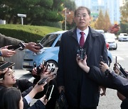 구속 명태균 조사…변호인 “명씨 의혹들 사실 아니기에 그간 반박 안 해” 공방 예고