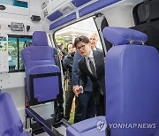 한국형 구급차 2.0 둘러보는 한동훈 대표