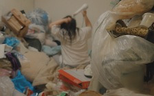“가장 큰 쓰레기는 나”…3년째 쓰레기 집에 갇혀 산 여자 [주말엔]