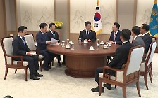 [현장영상+] 尹-이재명 모두발언 조금 뒤 공개될 듯...발언 수위 '관심'