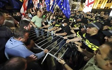 [외신사진 속 이슈人] 조지아 `언론재갈법` 반대시위 가열, 야당 당수도 폭행 당해