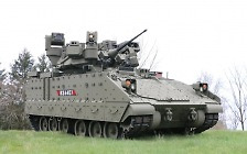 ‘드론 막는 강철 주먹’ 장착한 브래들리 M2A4E1 보병 전투 차량