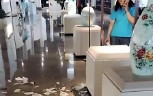 2000만원짜리 꽃병 깨뜨린 아이…中 박물관의 놀라운 반응 [여기는 중국]
