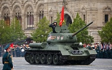 러 전승절 열병식 전차는 단 1대…80년 넘은 구식 T-34 등장한 이유