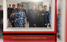 시진핑 부인, 軍 인사권 틀어쥐었나... 사진에 노출된 그녀 직책은