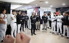 [비즈톡톡] LG맨 김영섭 ‘KT스포츠’에서도 구현모 지우기?