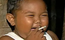하루에 담배 40개비 피우던 2세 아이, 반전 근황 공개 [핫이슈]