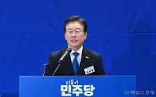돌아온 이재명, 복귀 첫 일성 “행정 권력 남용 억제가 국회 역할” [이런정치]