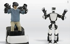 [이영완의 사이언스카페 | 도요타연구소, 풍선 같은 인간형 로봇 개발] 로봇 품에 안겨볼까… 푹신한 휴머노이드, 인간과 안전한 교류