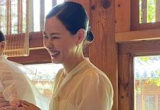 공개연애 한 달 만에 결혼 소식, 또 한 달 만에 임신 소식 전한 “속전속결” 여배우 이미지