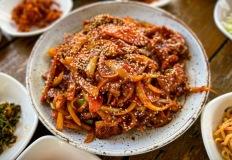 봄바람 따라 찾아간 매봉산장, 제육볶음 한 점에 녹아든 산속의 맛 이미지