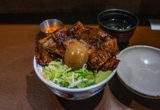 일본식 돼지고기 덮밥 '부타동(豚丼)'의 풍미 이미지