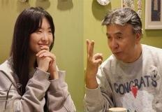 25살 연하와 4번째 재혼한 톱스타 아내의 정체 이미지