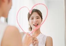 심리학자가 말하는 자존감 낮아 보이는 행동 이미지