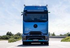 메르세데스-벤츠 트럭, eActros 600으로 100km 후진 기네스 기록 도전 이미지