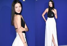 5월 결혼 앞두고 어쩜 이래? 찢어진 치마에 뒤태 노출! 과감한 톱모델 롱스커트룩 이미지