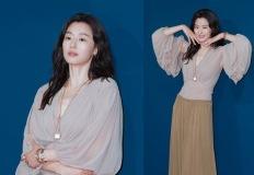전지현, 우아한 한남동 외출! 불변의 미모 하늘거리는 실크 드레스룩 이미지