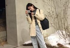 "명품인줄 알았는데" 중저가 가방 화제 + '엄마 친구 아들' 그녀 사복 스타일링 이미지