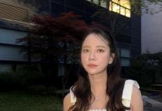 송지효의 화이트 드레스 룩, 전주국제영화제에서 빛나다 이미지