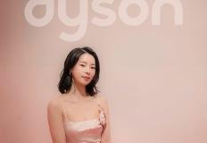 임지연, 클레비지 라인 돋보이는 새틴 드레스 스타일링 이미지