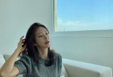 이주빈의 그레이 니트, 이사 끝낸 일상 속 여유미 이미지