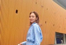 야노 시호, 미니토트로 완성한 럭셔리 여행룩 이미지