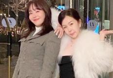 중년뿐만 아니라 여배우들 통틀어 패션 센스가 가장 좋다는 여배우.jpg 이미지